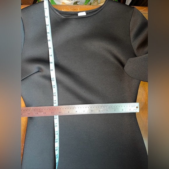 Petal Neoprene Sleeve Black Fitted Dramatic Dress EUC - Picture 5 of 15